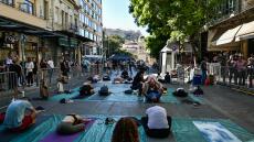 Φωτογραφίες από την ημέρα «Αθήνα Χωρίς Αυτοκίνητο» - Έκαναν γιόγκα στους δρόμους του κέντρου