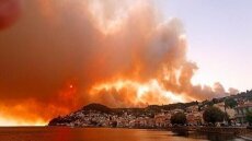 Πύρινος εφιάλτης στην Αττάλεια: Μαζικές εκκενώσεις, θυελλώδεις άνεμοι και πάνω από 800 πυροσβέστες στη μάχη - Δείτε βίντεο