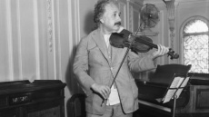 Ως και 300.000 λίρες αναμένεται να πιάσει σε δημοπρασία βιολί του Αϊνστάιν που χρονολογείται από το 1894