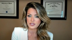 Μία πρώην διαγωνιζόμενη σε καλλιστεία επέλεξε ο Τραμπ για κορυφαίο εισαγγελικό ρόλο