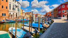 Πρόστιμα σε γονείς 14 παιδιών που έπαιζαν ποδόσφαιρο σε πλατεία της Βενετίας - Δεν θα πληρώσουμε, λέει πατέρας 