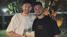 Ο Σενγκούν κράτησε την υπόσχεσή του - Δώρισε ένα Rolex στον Οσμάνι επειδή κράτησε τον Γιάννη κάτω από τους 20 πόντους