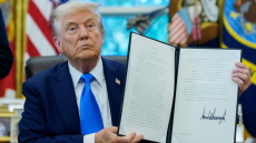 Διευκρινίσεις από τον Λευκό Οίκο μετά τις αντιδράσεις: Η χρέωση για τη βίζα εργασίας H-1B ισχύει μόνο για νέες αιτήσεις