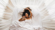 Αυτό είναι το νο1 μυστικό για λαμπερό και υγιές δέρμα – Μια γιατρός εξηγεί
