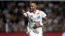 Ο Νεϊμάρ «πυροβολεί» τη Χρυσή Μπάλα: «Αστείο ο Ραφίνια να είναι πέμπτος»
