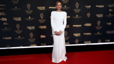 Πριγκίπισσα Σαρλίν του Μονακό: Η εντυπωσιακή εμφάνισή της στο κόκκινο χαλί των βραβείων της Χρυσής Μπάλας