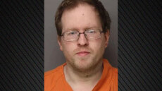 Φρίκη στις ΗΠΑ: Κλείδωσε τέσσερα άτομα στο υπόγειό του, τα κακοποιούσε και τους έκλεβε χρήματα, νεκρή εντοπίστηκε μία γυναίκα