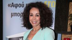 Βούλα Πατουλίδου: Νιώθω γερασμένη ψυχή μετά τον θάνατο του άντρα μου,  42 χρόνια ήταν κερί αναμμένο για εμένα