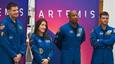 Αστροναύτες γύρω από τη Σελήνη θα στείλει τον Φεβρουάριο η NASA, ελπίζει σε προσεδάφιση το 2027
