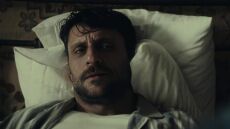 Το Twitter αντέδρασε στον θάνατο του Γιώργου Χρυσοστόμου στο Σπίτι Δίπλα στο Ποτάμι: «Καλά ρε ασέβαστοι, τον πεθάνατε με το καλήμερα;»