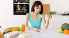 Κατάθλιψη: Η δημοφιλής διατροφή που καταπολεμά τα συμπτώματα – Ποιοι ωφελούνται περισσότερο