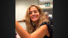 Νατάσσα Μποφίλιου: Το βίντεο από την προετοιμασία της για συναυλία - «Δείξε τα μαλλιά μου, θα τα βάλω φούστα μετά»