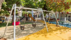 Δήμος Αθηναίων: Παραδόθηκαν δύο ανακαινισμένες παιδικές χαρές σε Νέο Κόσμο και Παγκράτι