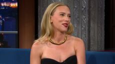 Σκάρλετ Γιόχανσον: Η εντυπωσιακή εμφάνιση με στενό μαύρο φόρεμα