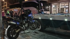 Μηχανή παρέσυρε 40χρονη στην Πατησίων: Μεταφέρθηκε σοβαρά τραυματισμένη στο Γεννηματάς, συνελήφθη ο αναβάτης - Βίντεο