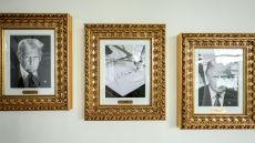 Απίστευτος Τραμπ: «Ξήλωσε» το πορτρέτο του Μπάιντεν από τον Λευκό Οίκο και στη θέση του έβαλε… ένα αυτόματο στιλό!
