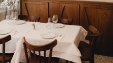 12 Πιάτα - Και στο κέντρο της Αθήνας η δημοφιλής ταβέρνα του πολυβραβευμένου σεφ Παύλου Κυριάκη