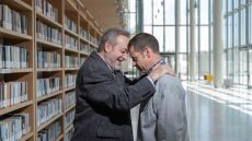 Γρηγόρης Βαλτινός: Θεατρική επιστροφή με τη συγκλονιστική αληθινή ιστορία «Κάθε Τρίτη με τον Μόρι»