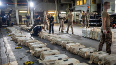 Γαλλία: Κατασχέθηκαν 9,6 τόνοι κοκαΐνης από το Πολεμικό Ναυτικό ανοιχτά της Δυτικής Αφρικής