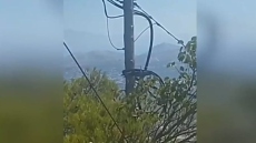 Εκρήξεις σε κολώνα ηλεκτρισμού στην Πάρνηθα - Δείτε βίντεο