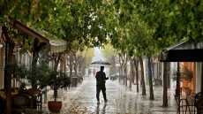 Καιρός: Έρχεται φθινόπωρο διαρκείας με βροχές από αύριο - Πτώση της θερμοκρασίας έως και 8 βαθμούς 