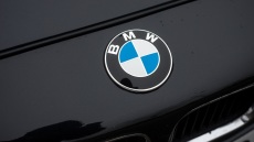 Η BMW ανακαλεί πάνω από 330.000 αυτοκίνητα σε Γερμανία και ΗΠΑ για πρόβλημα στη μίζα
