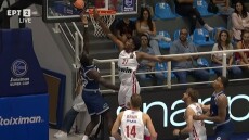«Σκέπασε» τα καλάθια στην πρώτη του εμφάνιση με τον Ολυμπιακό ο Κώστας Αντετοκούνμπο - Τα μπλοκ του στο ματς με την Καρδίτσα - Βίντεο