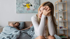 Αυτοί είναι οι λόγοι που σας «κρύβει» ο σύντροφός σας από τον κύκλο του – Πώς να το χειριστείτε
