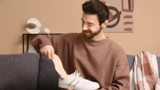 «Έξυπνη» σόλα βελτιώνει τη βάδιση και αποτρέπει τις πτώσεις
