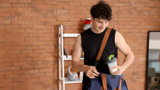 Πόσο επικίνδυνες είναι οι σκόνες πρωτεΐνης για τους εφήβους; Η ειδικός ξεκαθαρίζει το τοπίο
