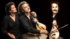 Αδημοσίευτες φωτογραφίες: Η ιστορία της ζωής του Νίκου Ξυλούρη γίνεται θεατρική παράσταση - Οι πρωταγωνιστές και η Άλκηστις Πρωτοψάλτη σε ρόλο-έκπληξη