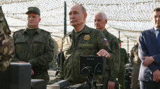 Economist:  Ο Πούτιν τεστάρει τη Δύση και την ενότητά της - Πώς πρέπει να του απαντήσουν οι Σύμμαχοι