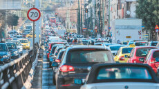 Χάος στους δρόμους: Επτά εργάσιμες ημέρες χάθηκαν στο μποτιλιάρισμα το 2024 - Τρεις οδικές παρεμβάσεις-ελπίδα για ανάσα