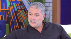 Ο Βασίλης Μπισμπίκης πήρε σβάρνα τα ΙΧ στη Φιλοθέη μετά από κρητικό γλέντι και λίγες ώρες αργότερα πήγε στη Ναταλία Γερμανού