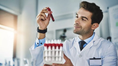 Καρκίνος κεφαλής-τραχήλου: Τεστ αίματος τον ανιχνεύει 10 χρόνια πριν την εμφάνιση συμπτωμάτων
