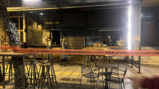 Εμπρηστική επίθεση με γκαζάκια σε καφετέρια στην Καλλιθέα τα ξημερώματα