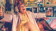 Οι «αστέρες» της trash TV: Από τον Μr Εθνικά Μπούτια μέχρι και τον... Κάτμαν - Zapping σε μία τηλεοπτική 30ετία