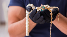 Κουκουλοφόροι λήστεψαν κοσμηματοπωλείο στη Ρόδο και άρπαξαν λεία άνω των 500.000 ευρώ!