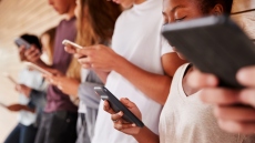 Future Report: 3 στους 4 εφήβους χρησιμοποιούν app ευεξίας – 13χρονοι δηλώνουν ψευδή ηλικία στα social media