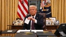 Θα μειώσουμε τις τιμές των φαρμάκων 100%, λέει ο Τραμπ