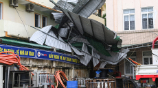 Σαρώνει το Βιετνάμ ο τυφώνας Μπουαλόι - Ένας νεκρός και 12 αγνοούμενοι