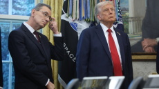 Συμφωνία του Λευκού Οίκου με τη Pfizer για μειωμένες τιμές φαρμάκων μέσω του Medicaid
