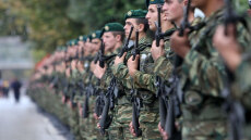 Δένδιας: Όλες οι αλλαγές στις Ένοπλες Δυνάμεις - «Παράθυρο» για νέες αυξήσεις και το 2026