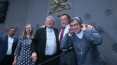 Κάθε καθολικός μπορεί να γίνει σταυροφόρος του περιβάλλοντος, να εξολοθρεύσουμε τη ρύπανση, είπε ο Σβαρτσενέγκερ στο Βατικανό