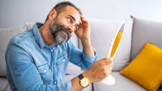 Προκαλούν τριχόπτωση οι δημοφιλείς ενέσεις απώλειας βάρους; Οι ειδικοί απαντούν
