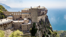 Ρώσος μοναχός ζούσε παράνομα στο Άγιον Όρος επί τρία χρόνια - Συνελήφθη στο αεροδρόμιο «Μακεδονία»