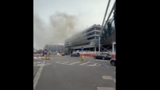Πυρκαγιά στο αεροδρόμιο Χίθροου: Αυτοκίνητο τυλίχθηκε στις φλόγες σε πάρκινγκ στο Terminal 3, δείτε βίντεο 