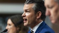 Οι ΗΠΑ θα «επιβάλουν κόστος» στη Ρωσία εάν ο πόλεμος στην Ουκρανία δεν τερματιστεί, λέει ο Χέγκσεθ 