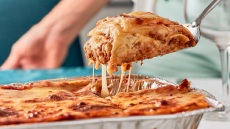 Γκόρντον Ράμσεϊ: Τα «μυστικά» του για τα τέλεια λαζάνια με κιμά
