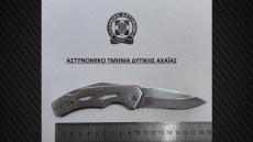 Κάτω Αχαΐα: Συνελήφθη μαθητής με σουγιά μέσα σε σχολείο - Χειροπέδες και στον 18χρονο που του τον έδωσε
